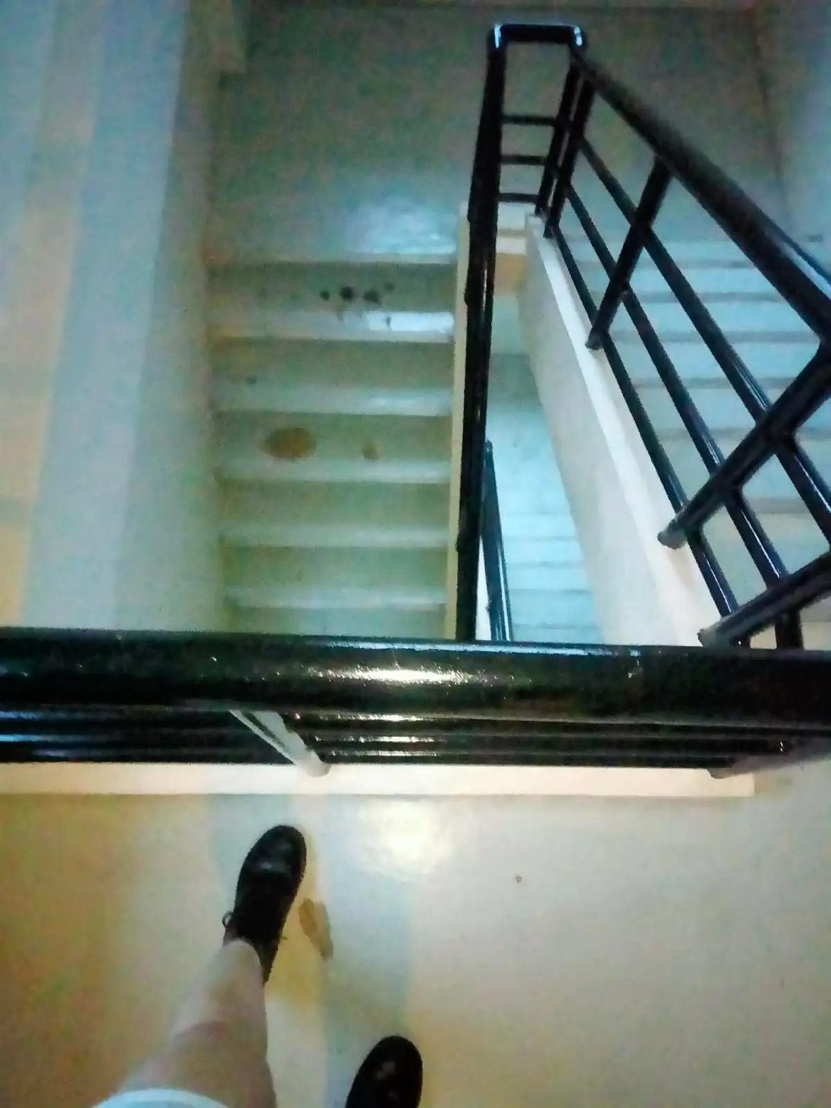 Open photo 27 of 37 — For Sale: Central Apartment 1BR w/ balcony Condo in Trancoville, Baguio City — Fully Furnished