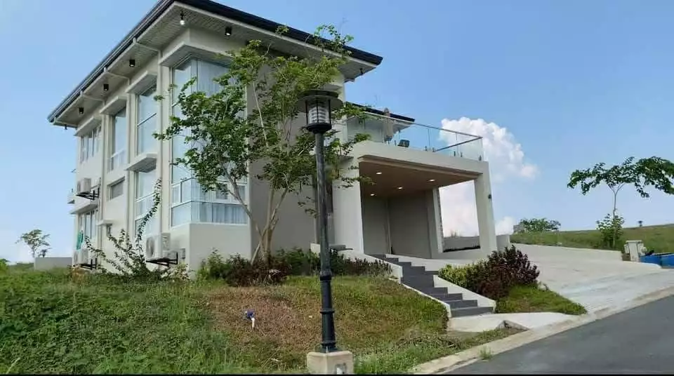 Tagaytay Highlands — House and Lot in Calabuso (Calabuso South & North), Tagaytay City, Cavite — Photo 3