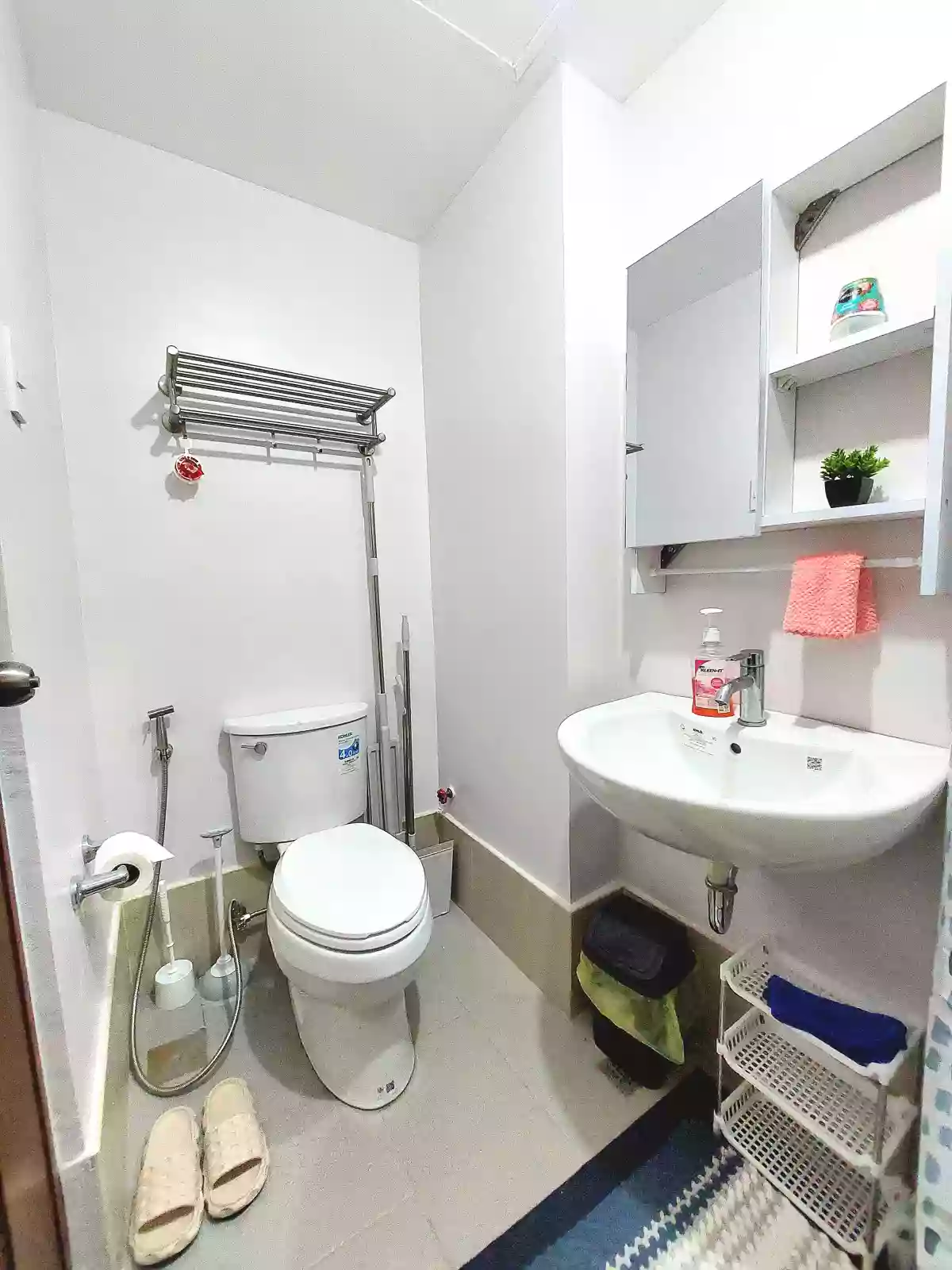 Open photo 13 of 18 — Cozy & Stylish Fully Furnished Studio with Smart TV & 100mbps Wi-Fi Ready