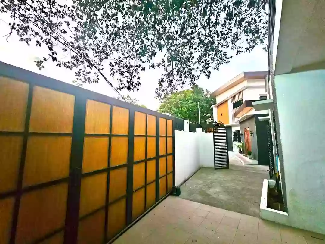 Rush Sale — House and Lot in Paranaque City, Metro Manila, 1702 — Photo 2