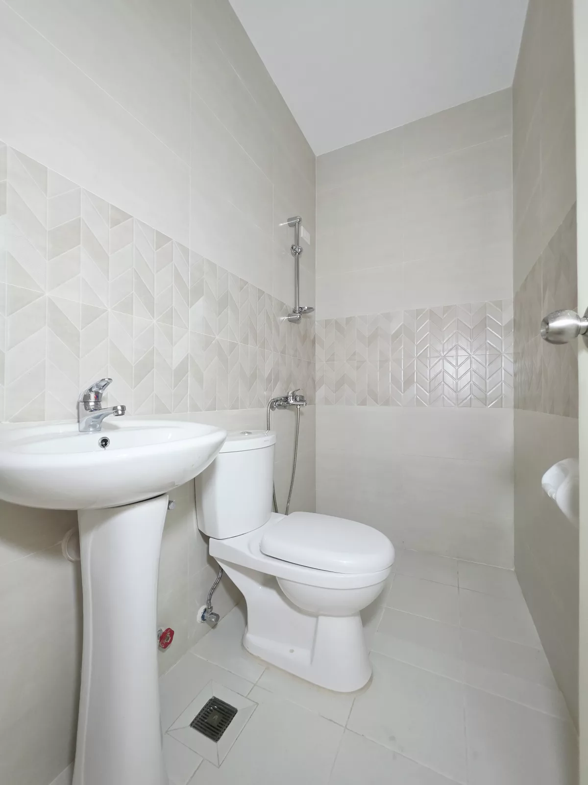 Open photo 19 of 30 — For sale Regular duplex in Minglanilla Highlands, Cebu