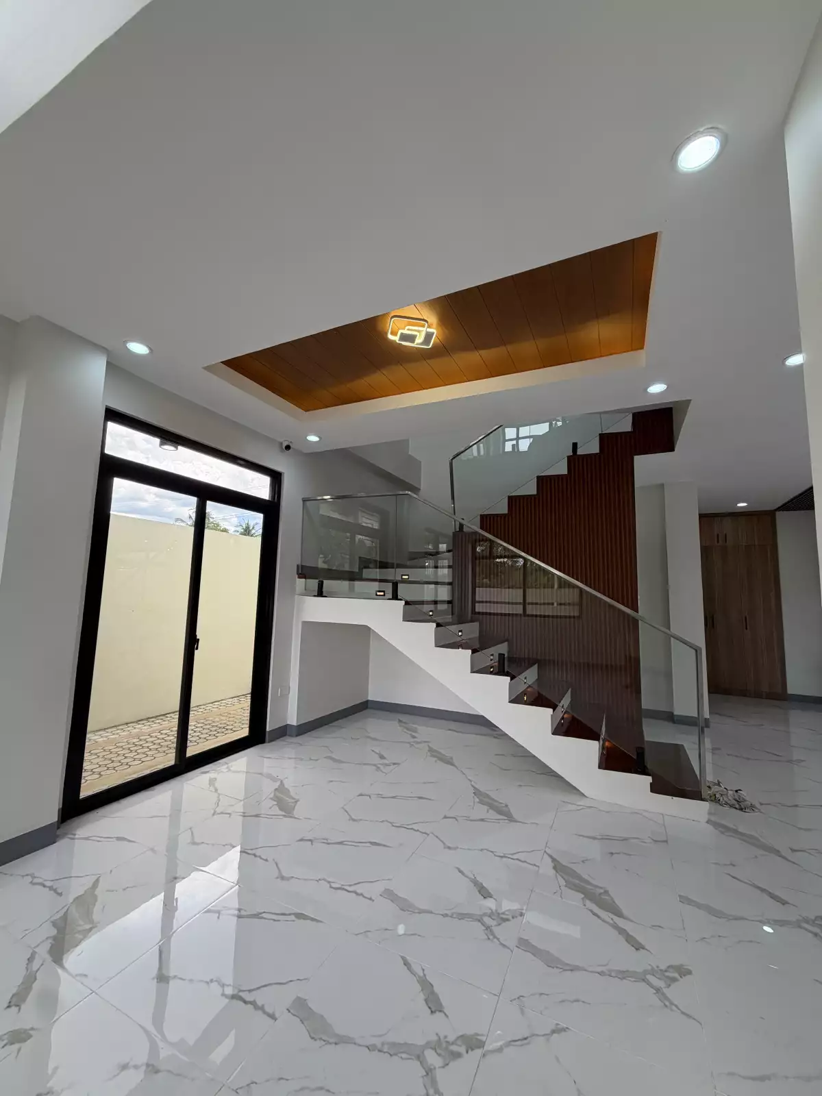 FOR SALE! 5BEDROOM MODERN BRAND NEW - FRONT OF STA LUCIA MALL AND DAVAO INTERNATIONAL AIRPORT — House and Lot in Communal, Davao City, Davao del Sur — Photo 6