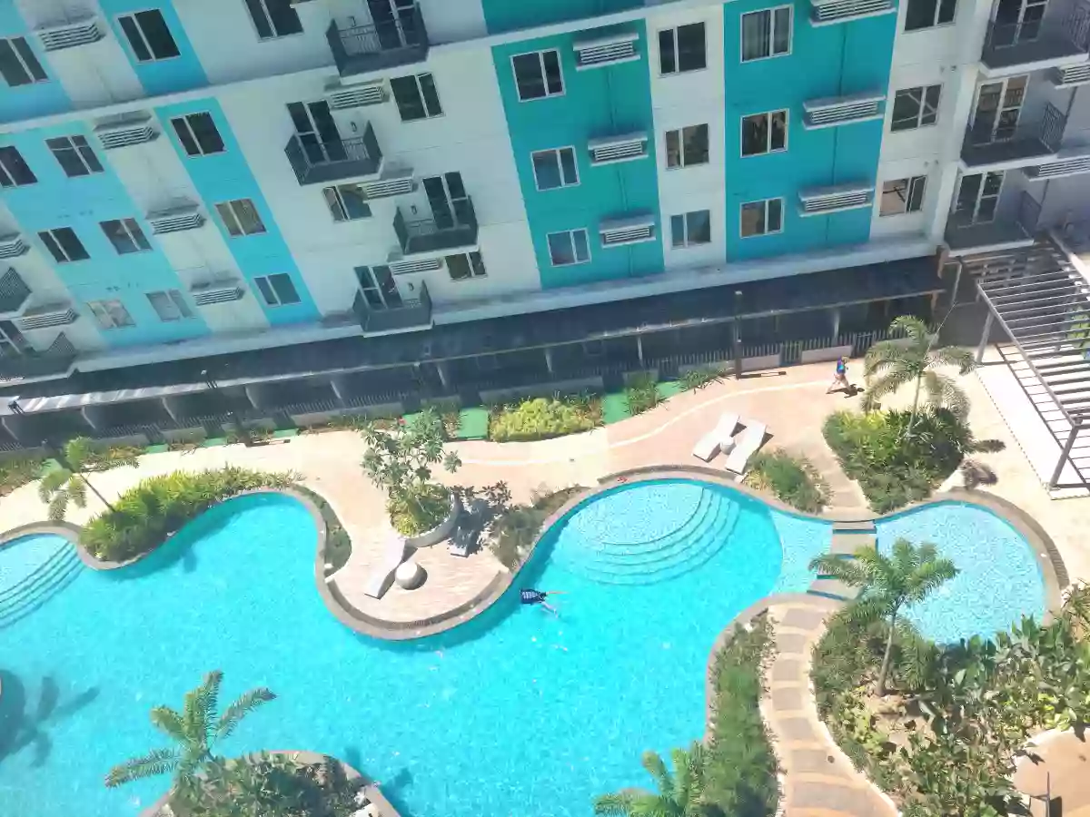 Open photo 14 of 18 — Cozy & Stylish Fully Furnished Studio with Smart TV & 100mbps Wi-Fi Ready