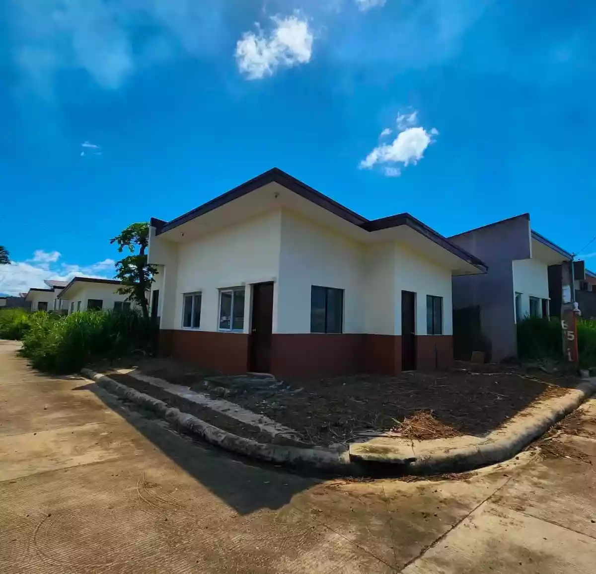 🏡 FOR ASSUME | HOUSE & LOT FOR SALE 🏡  📍 Golden Palm Subdivision, Brgy. Estefania, Bacolod City