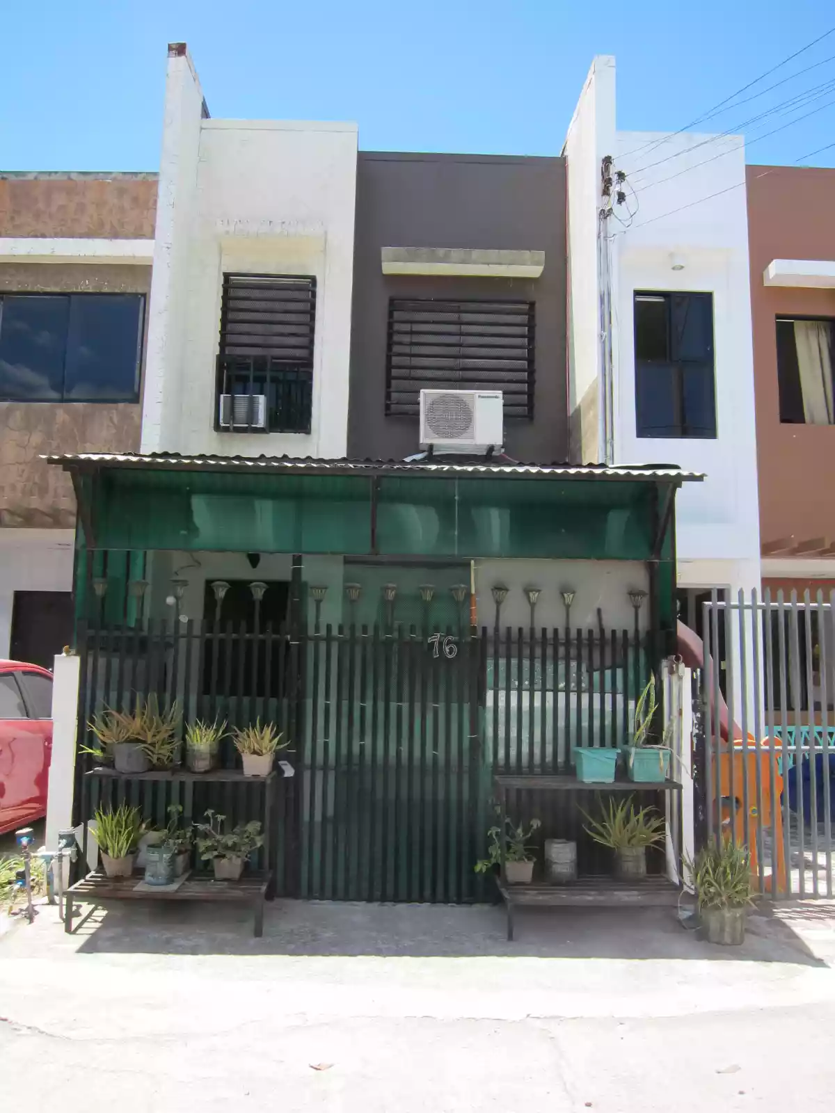 FOR SALE 2BR Townhouse Near Lapu-lapu City — 1 Parking, Aircon