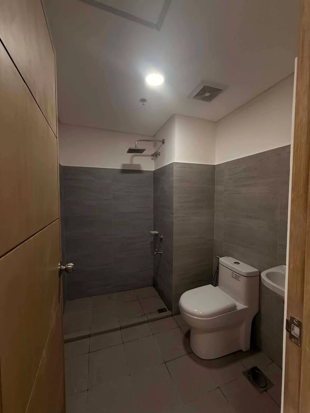 VERTEX CENTRAL STUDIO UNIT FOR ASSUME — Studio in Luz, Cebu City, Cebu — Photo 4