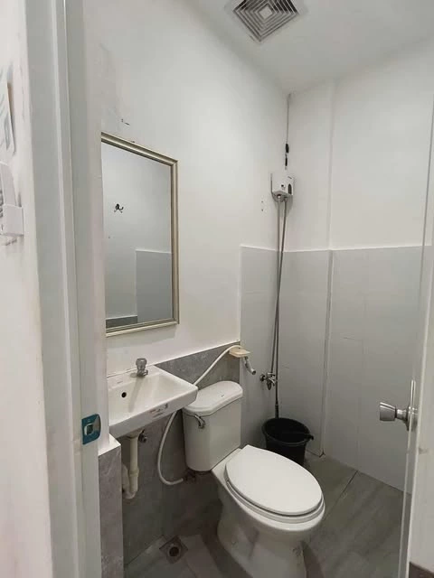 Income-Generating Apartment & Commercial Building for Sale in Bacolod City — Hotel in Bacolod City, Negros Occidental, 6100 — Photo 7