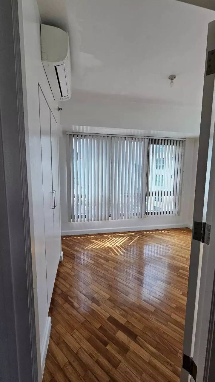 Semi-Furnished 2-BR Unit for Sale | Joya South Tower — 2 Bedrooms in Poblacion, Makati City, Metro Manila — Photo 4