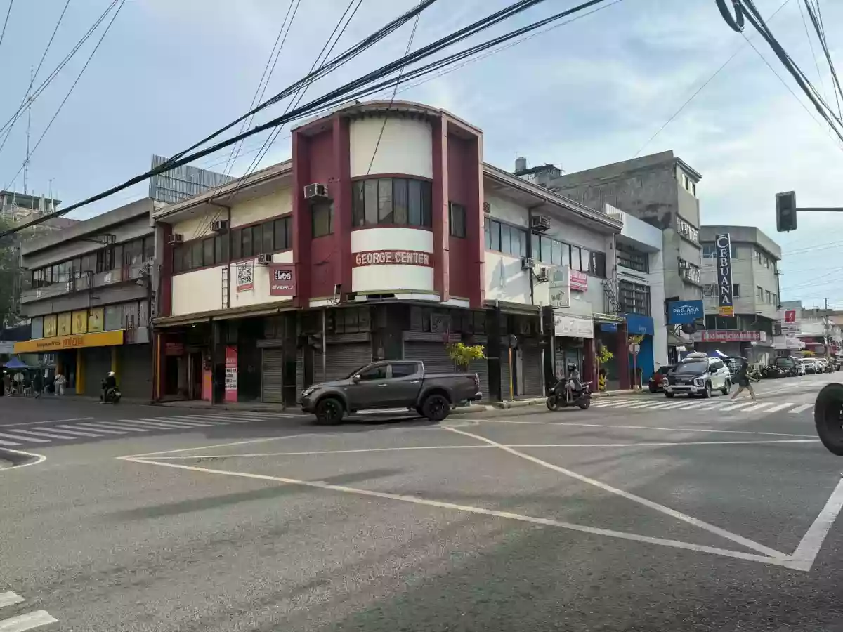 COMMERCIAL BUILDING