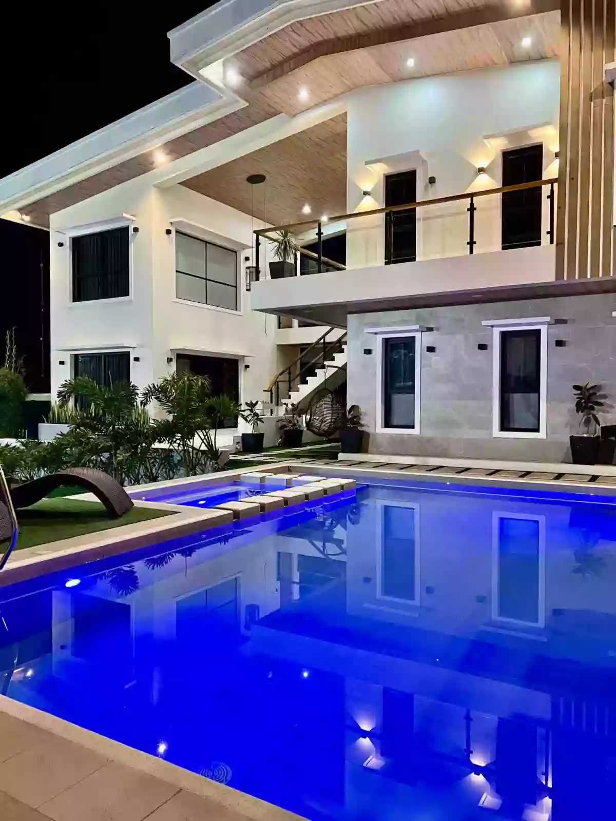 6BR House and Lot for Sale Near One Tolentino East Residence, Tagaytay City — Pool