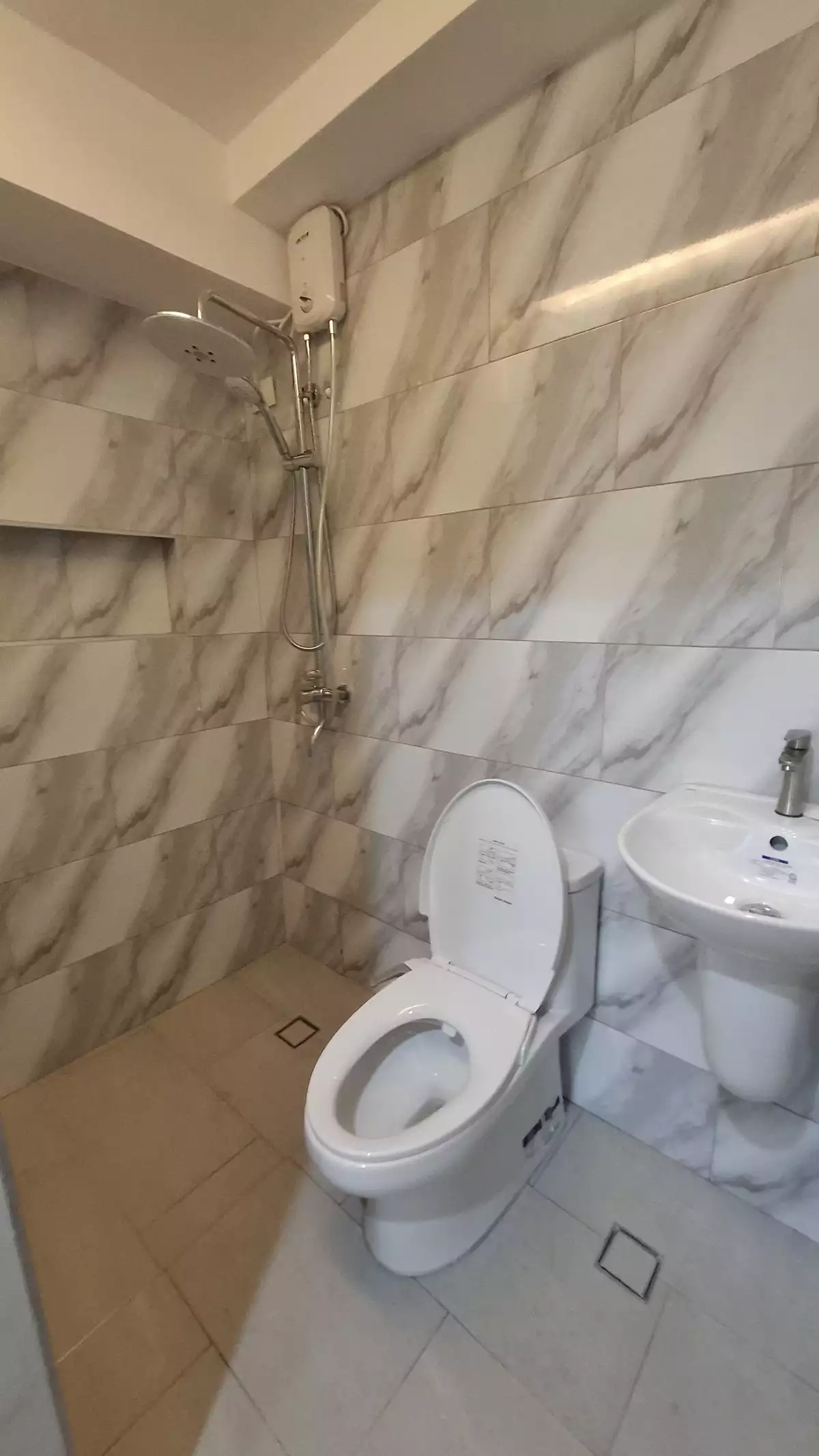 Open photo 12 of 30 — For Sale: 4BR House and Lot in Guadalupe, Cebu City — 296 sqm