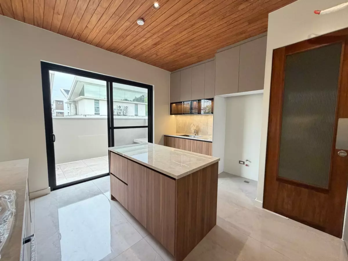 5 BR House and lot for Sale at Mckinley Hill Village,Taguig  with 545sqm — House and Lot in Pinagsama, Taguig City, Metro Manila — Photo 7