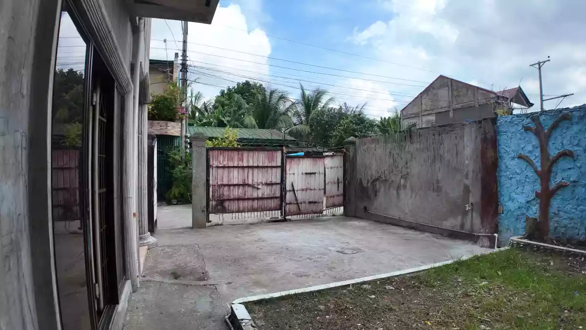 Open photo 12 of 30 — FOR SALE: Spacious 2-Storey House with Attic & Roof Deck in Villa Bonita Subdivision, Jugan, Consolacion, Cebu