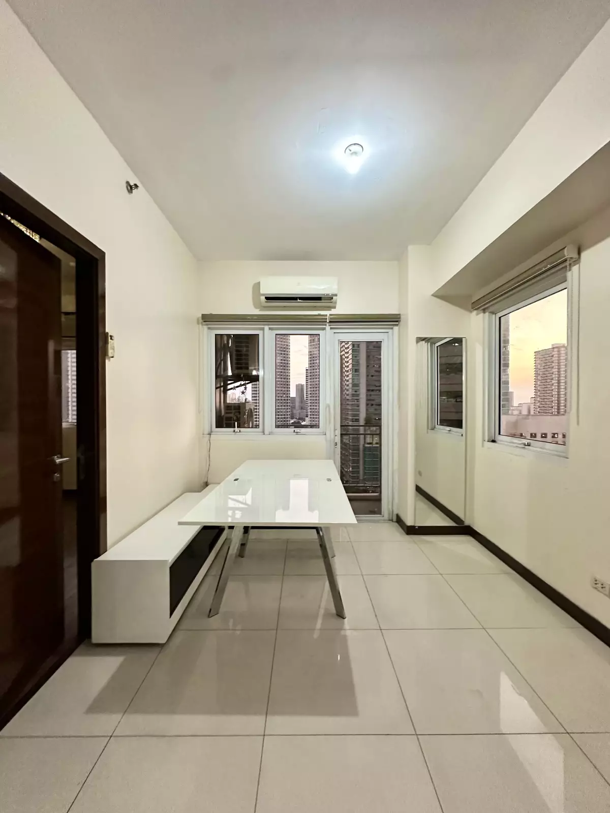 For Sale: 1BR Condo in Wack-wack Greenhills, Mandaluyong City — 55.17 sqm — 1 Bedroom in CORNER SAN MIGUEL AVE, ORTIGAS CENTER, MANDALUYONG CITY — Photo 5