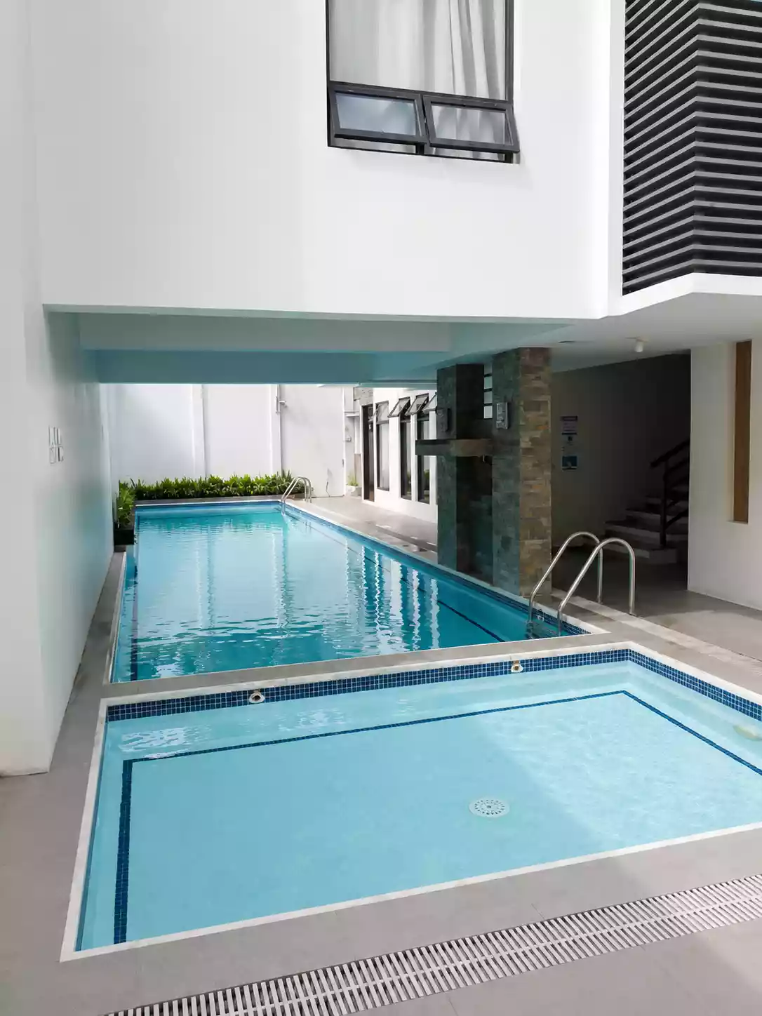 amenities with swimming poola and 24 hrs — 1 Bedroom in Banawa, Cebu City, Cebu — Photo 3