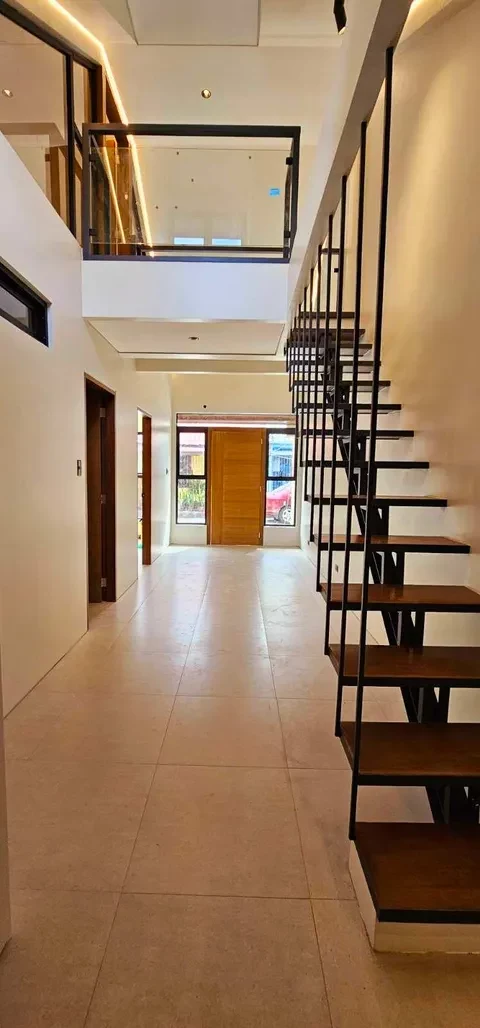 For Sale: 3BR Townhouse in B. F. Homes, Paranaque City — 64 sqm — Townhouse in Paranaque City, Metro Manila, 1702 — Photo 3