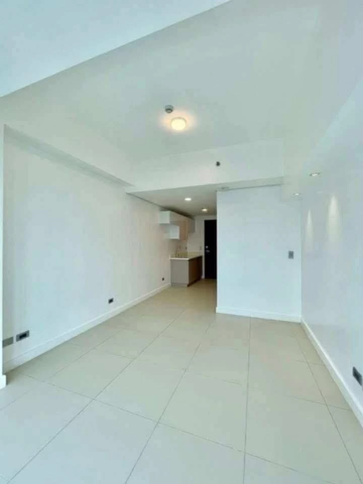 38 PARK STUDIO UNIT WITH PARKING FOR ASSUME — Studio in Lahug, Lahug — Photo 2