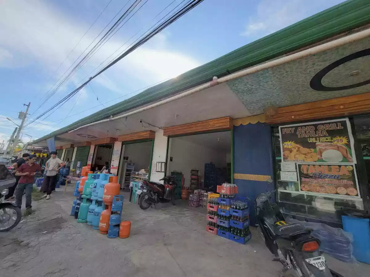 COMMERCIAL BUILDING FOR SALE NEAR PUBLIC MARKET AT POBLACION LAMBAYONG SULTAN KUDARAT — Building in Poblacion, Tacurong, Sultan Kudarat — Photo 3