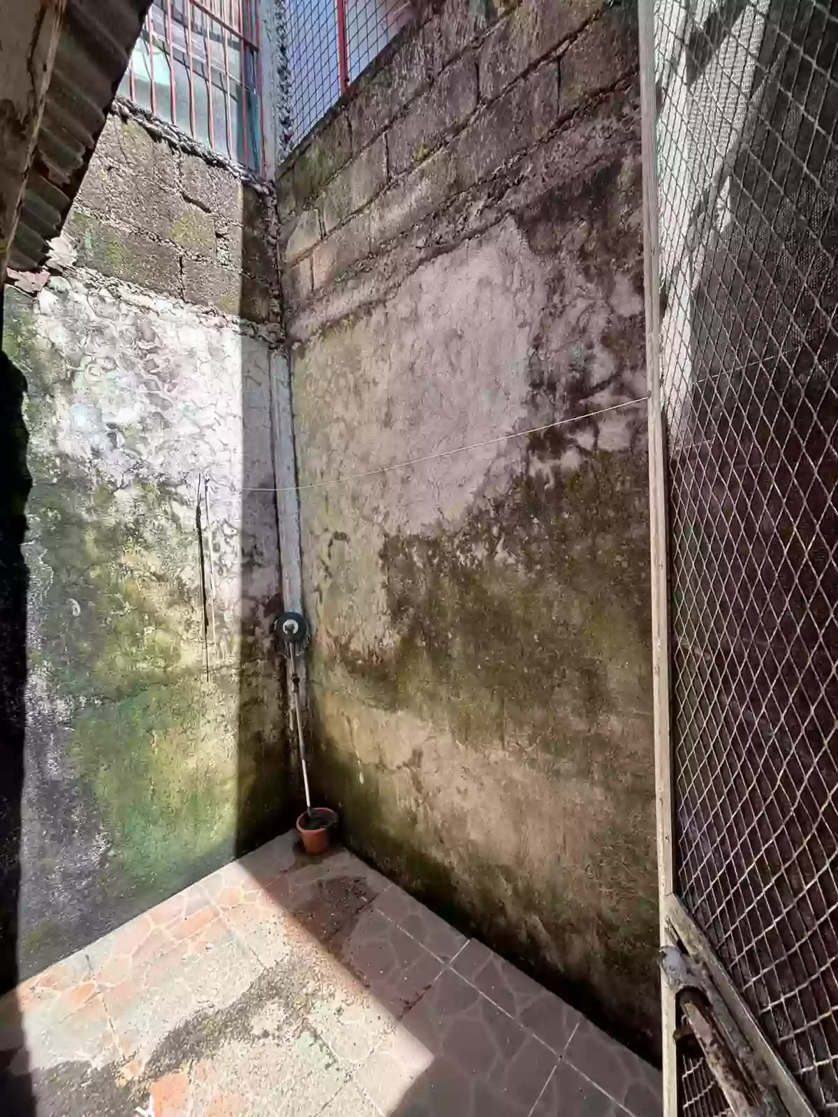 🏡 Affordable 3BR Townhouse for Sale in Cordova! Own this 2-storey townhouse in Summerville Subdivision for only ₱2M! With 3 bedrooms, own parking, separate laundry area, and a clean title, it's the perfect starter home or investment. — Townhouse in Ibabao Rd, Cordova, Lalawigan ng Cebu — Photo 3
