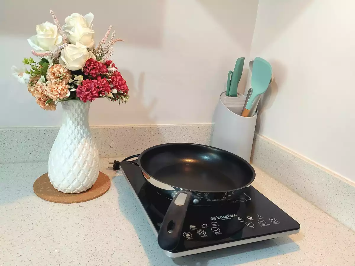 Cozy & Stylish Fully Furnished Studio with Smart TV & 100mbps Wi-Fi Ready — Studio in Alang-alang, Mandaue City, Cebu — Photo 7