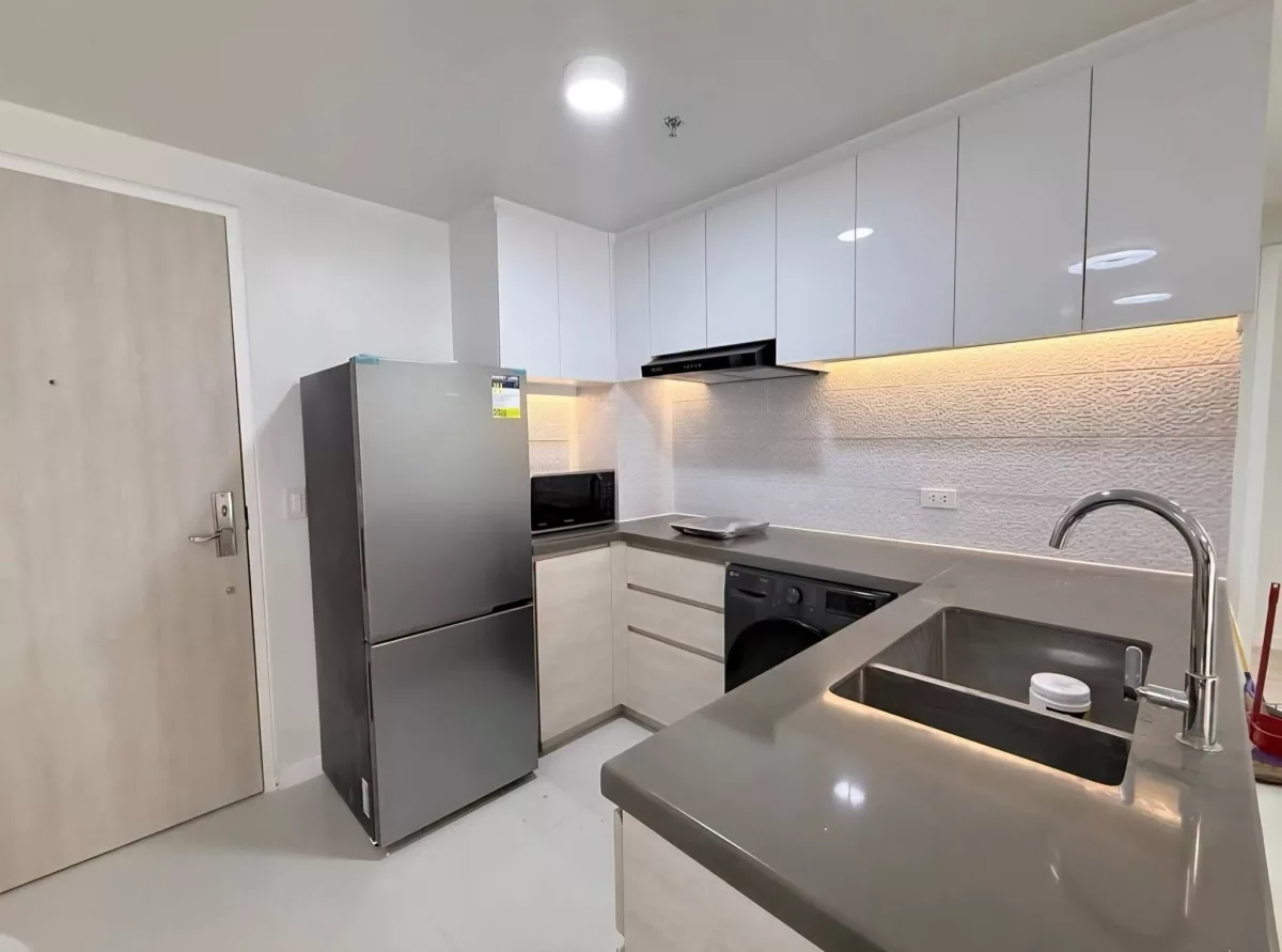 For Sale: 2BR Condo with Balcony in Mandani Bay Suites, Mandaue City — 65 sqm — 2 Bedrooms in Centro, Mandaue City, Cebu — Photo 4