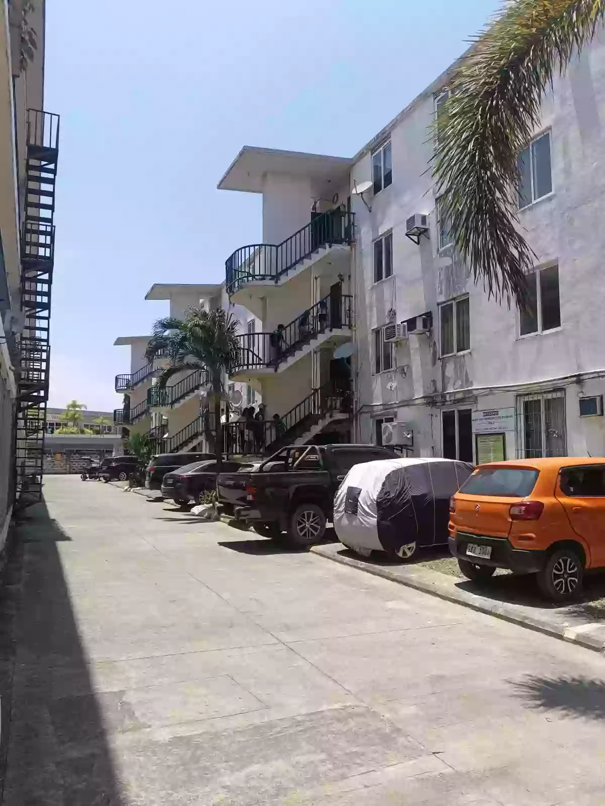 3BR Fully Furnished Condo Unit Saekyung Village with Balcony — 3 Bedrooms in Mactan, Lapu-lapu City, Cebu — Photo 4