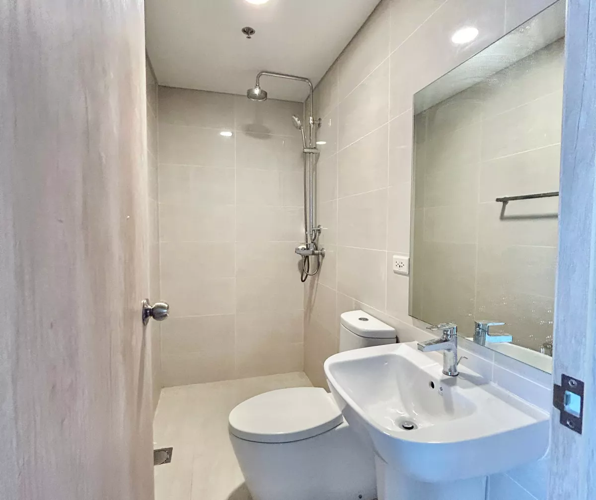 Furnished 2-Bedroom Unit with Parking for Sale at Cerca Viento — 2 Bedrooms in Almanza Uno, Las Piñas City, Metro Manila — Photo 3