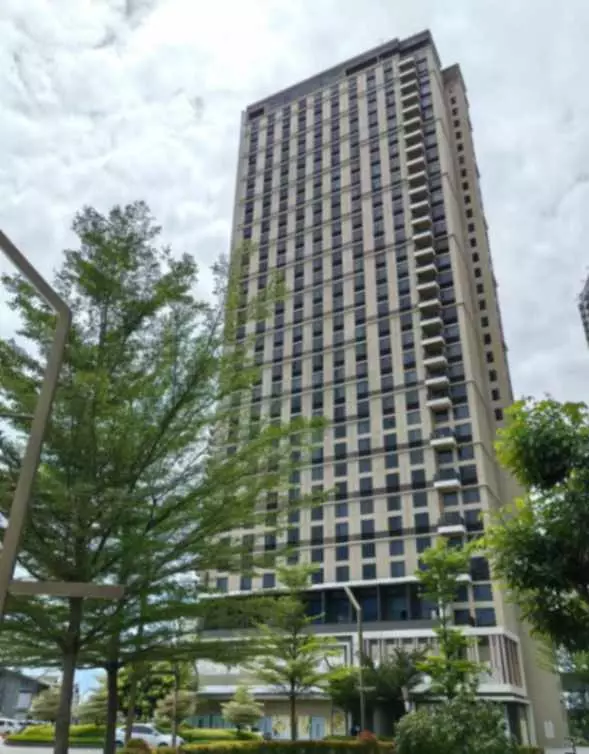 FOR SALE : 3BR and Parking Condo in Mandani Bay Suites Tower 1, Mandaue City – Pool View - photo 4