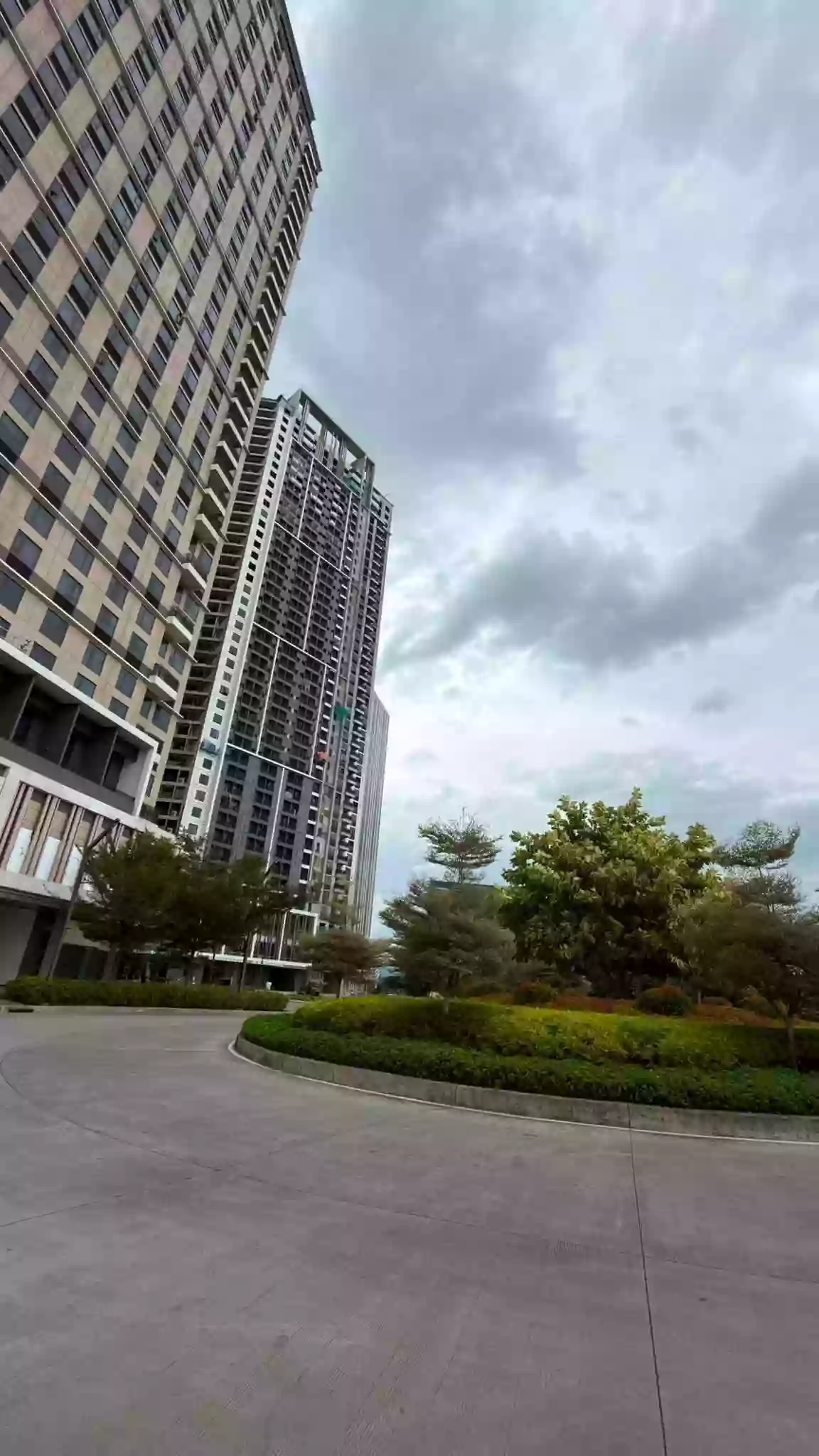 For Sale: Mandani Bay Tower -3 Garden Studio with Balcony 40sqm — Studio in Centro, Mandaue City, Cebu — Photo 4