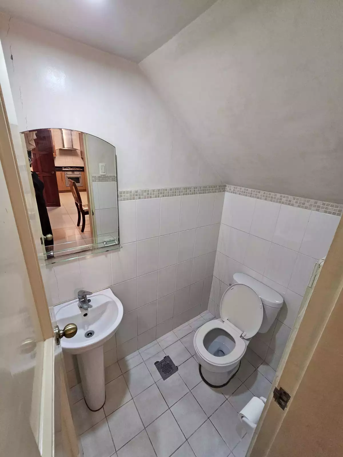 Open photo 12 of 16 — For Rent: 4BR House and Lot in Casa Rosita, Banawa, Cebu City — 240 sqm
