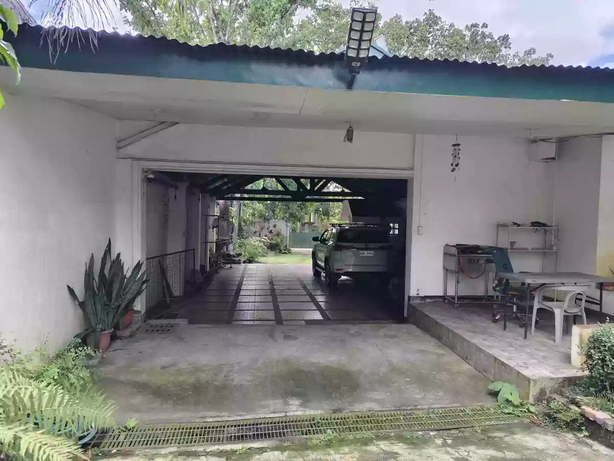For Sale: 5BR House and Lot in Taculing, Bacolod City — 1000 sqm — House and Lot in Taculing, Bacolod City, Negros Occidental — Photo 4