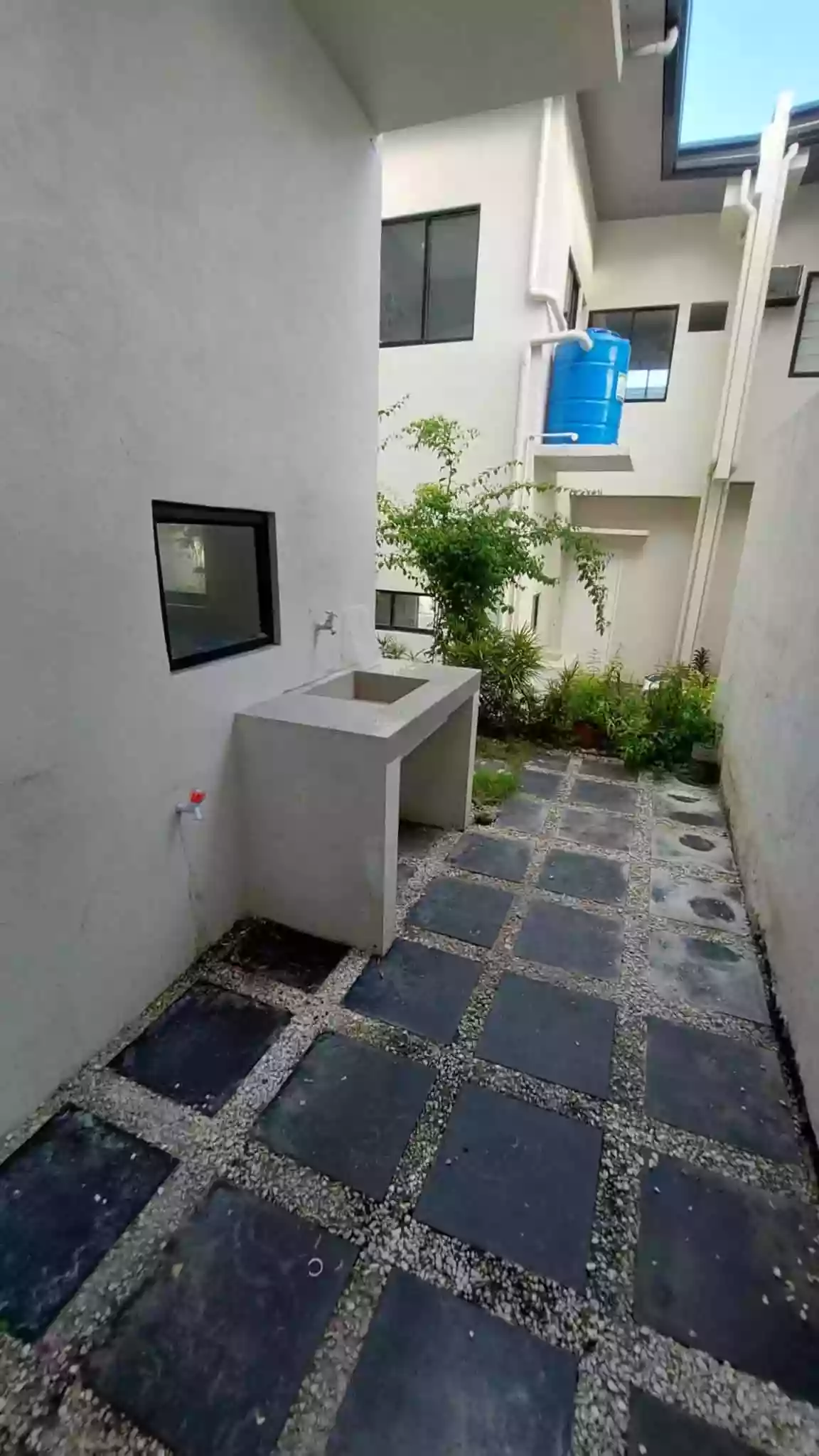 Open photo 12 of 13 — 4 BEDROOM HOUSE FOR RENT IN CEBU