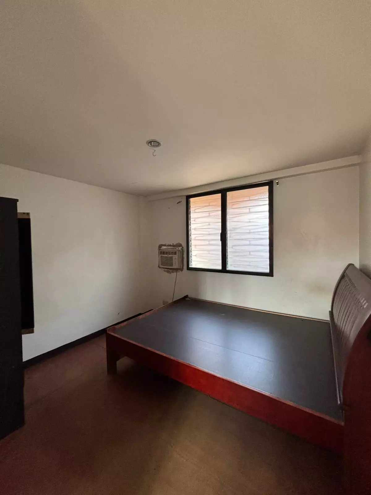 Open photo 13 of 18 — 🏡 Affordable 3BR Townhouse for Sale in Cordova! Own this 2-storey townhouse in Summerville Subdivision for only ₱2M! With 3 bedrooms, own parking, separate laundry area, and a clean title, it's the perfect starter home or investment.
