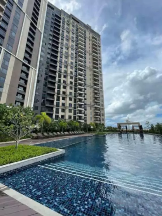 FOR SALE : 3BR and Parking Condo in Mandani Bay Suites Tower 1, Mandaue City – Pool View - photo 3