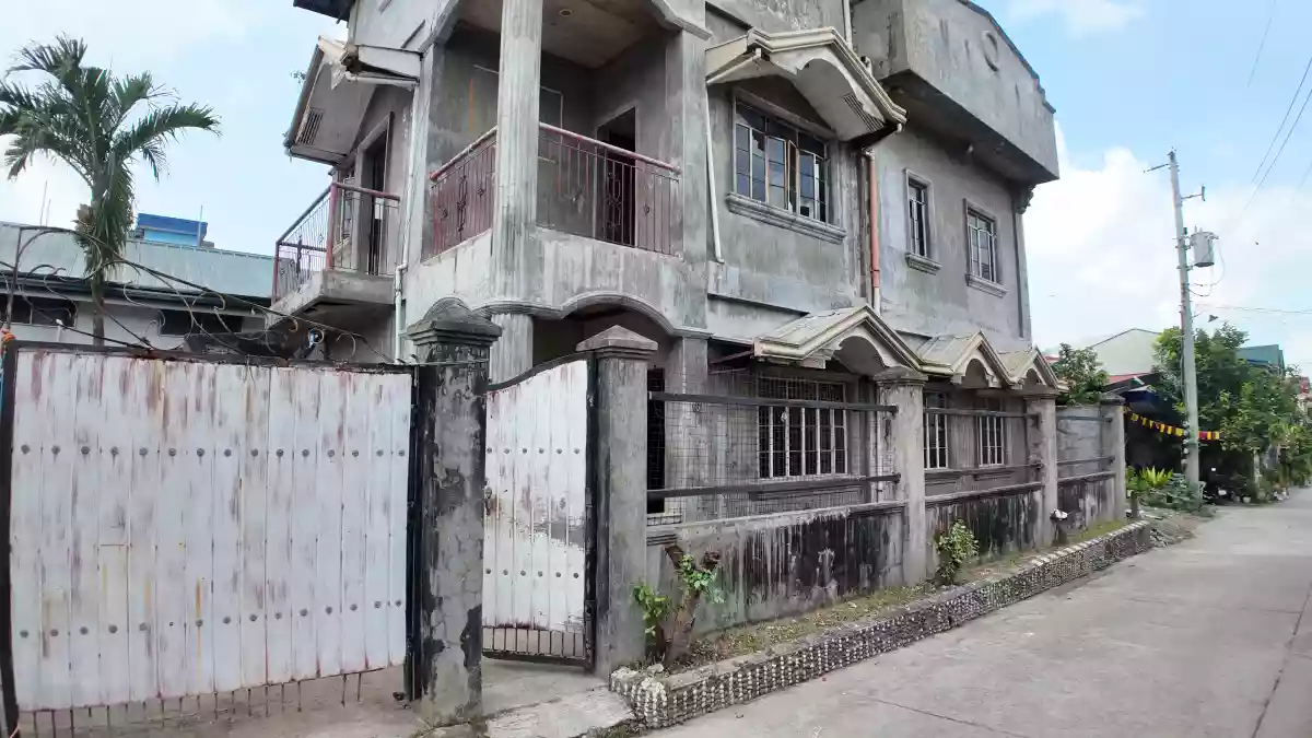 FOR SALE: Spacious 2-Storey House with Attic & Roof Deck in Villa Bonita Subdivision, Jugan, Consolacion, Cebu — House and Lot in Consolacion, Cebu, 6001 — Photo 2