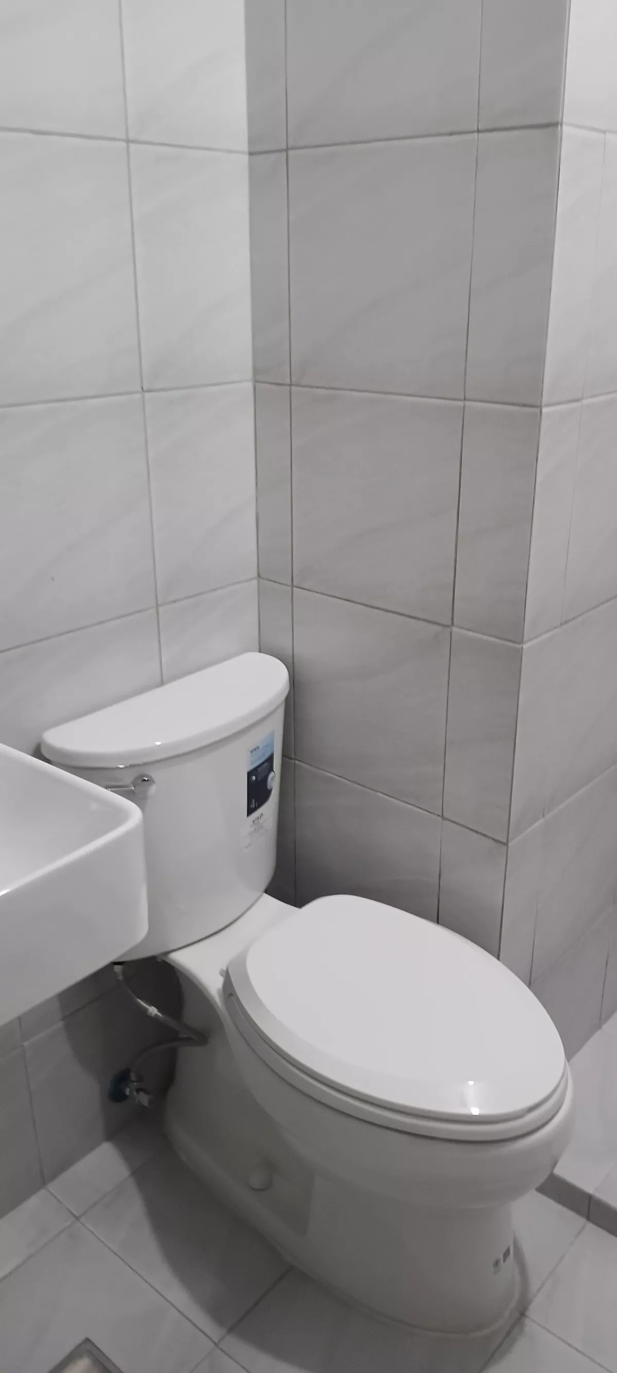 For Assume Studio unit in Tower 3 Casa Mira Tower Guadalupe — Studio in Cebu City, Cebu, 6000 — Photo 4