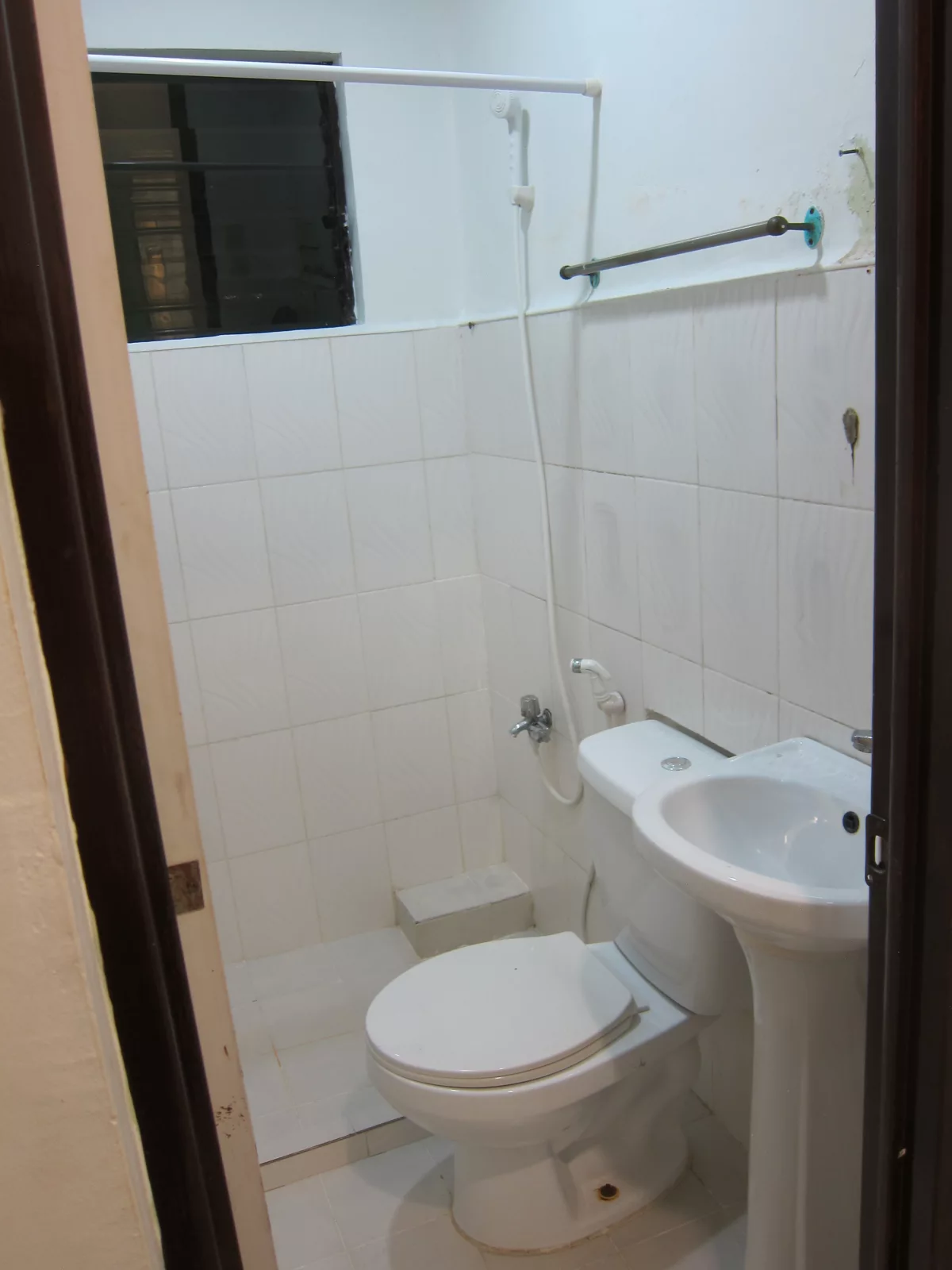 FOR SALE 2BR Townhouse Near Lapu-lapu City — 1 Parking, Aircon — Townhouse in Lapu-lapu City, Cebu, 6015 — Photo 6