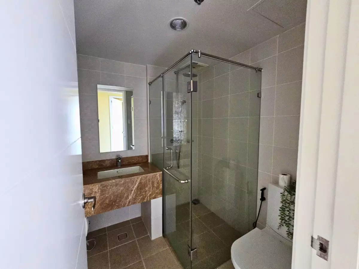 For Assume: 3BR Condo with Ballcony & Parking in Lahug, Cebu City — Marco Polo Residences Tower 4 — 3 Bedrooms in Lahug, Cebu City, Cebu — Photo 5