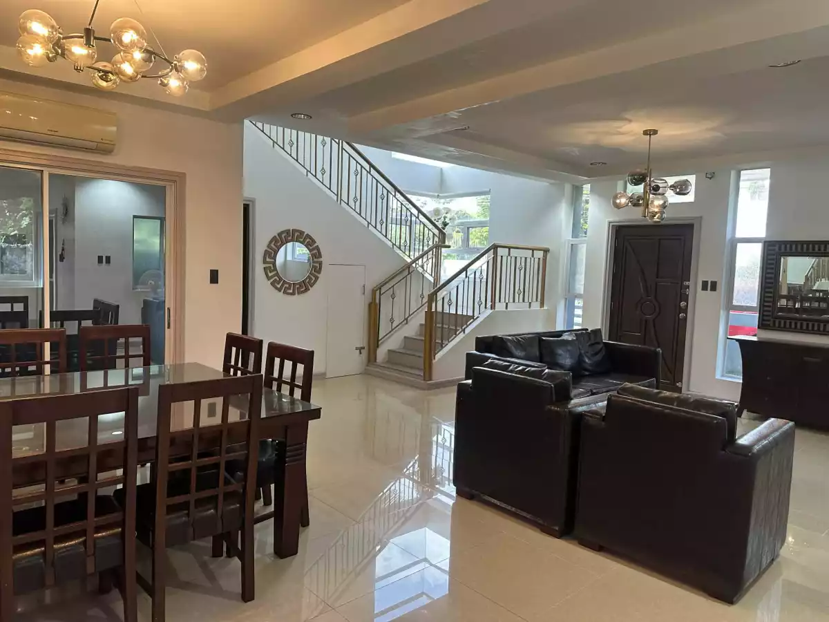 Spacious 5-Bedroom House and Lot in a peaceful & secured Community in Town&Country, Talisay