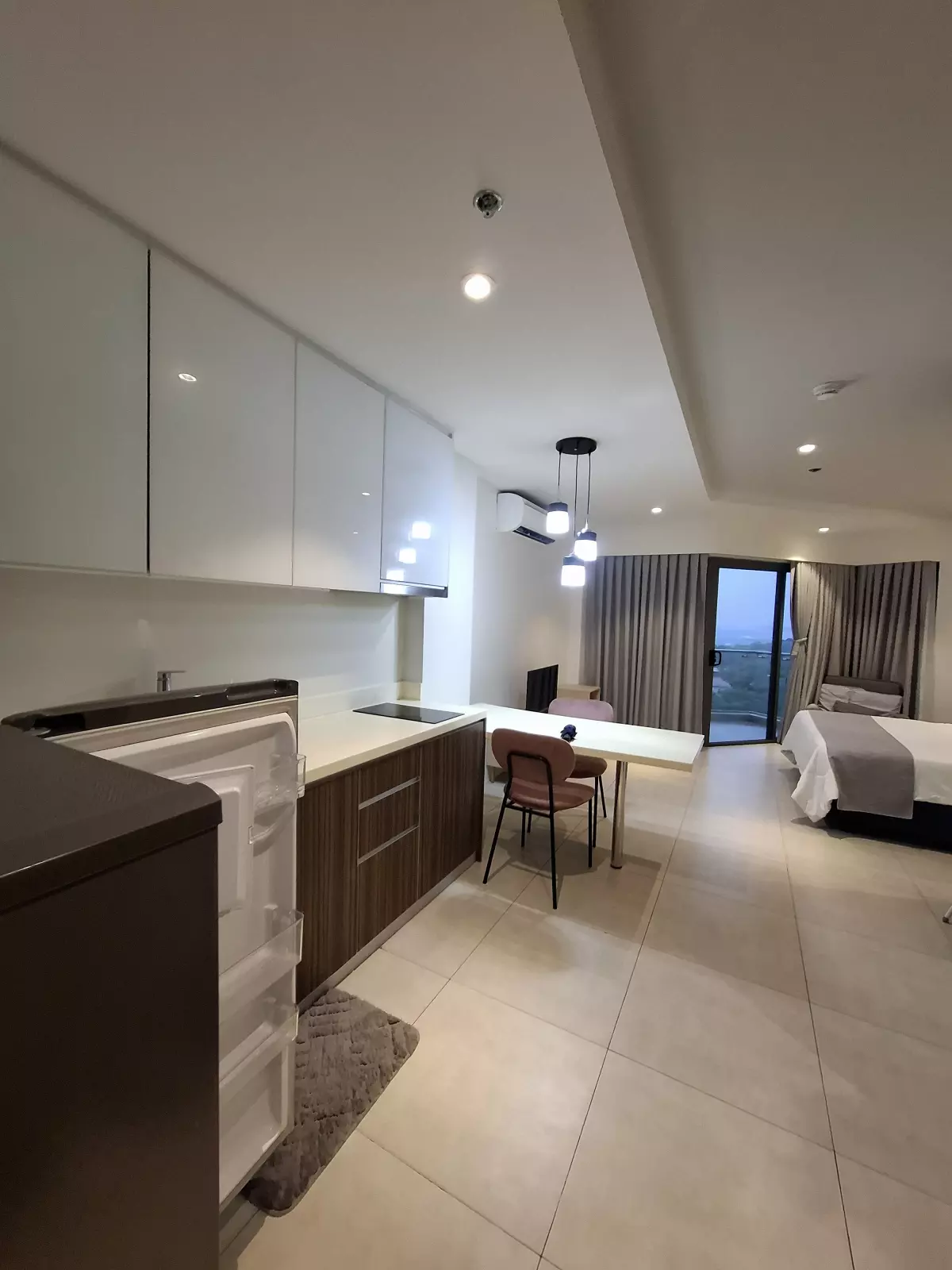 LAPULAPU CONDO FOR RENT WITH BALCONY
