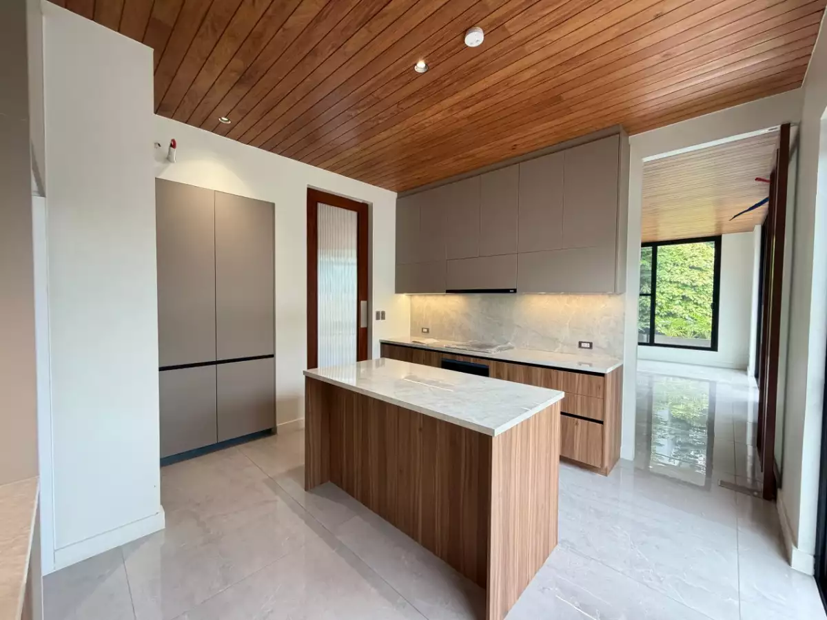 5 BR House and lot for Sale at Mckinley Hill Village,Taguig  with 545sqm — House and Lot in Pinagsama, Taguig City, Metro Manila — Photo 6