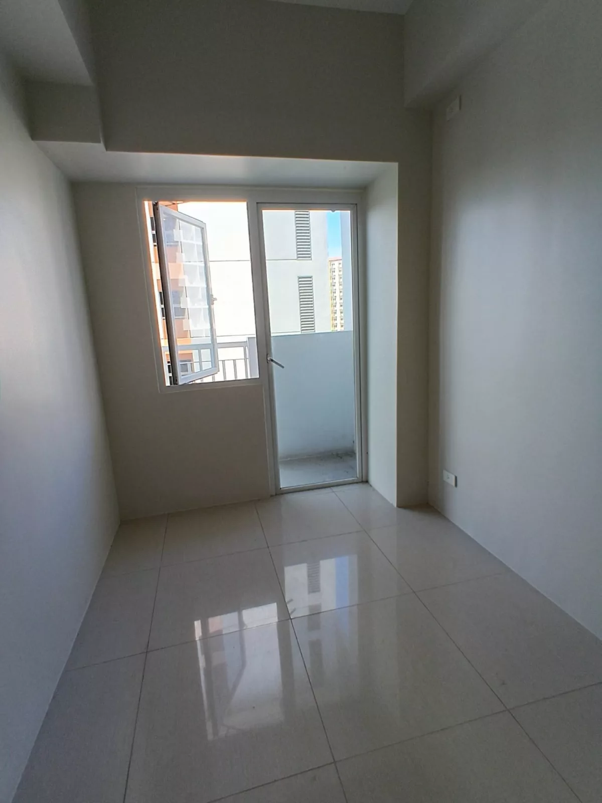 For Sale: Smdc Field Residences Studio in San Dionisio, Paranaque City
