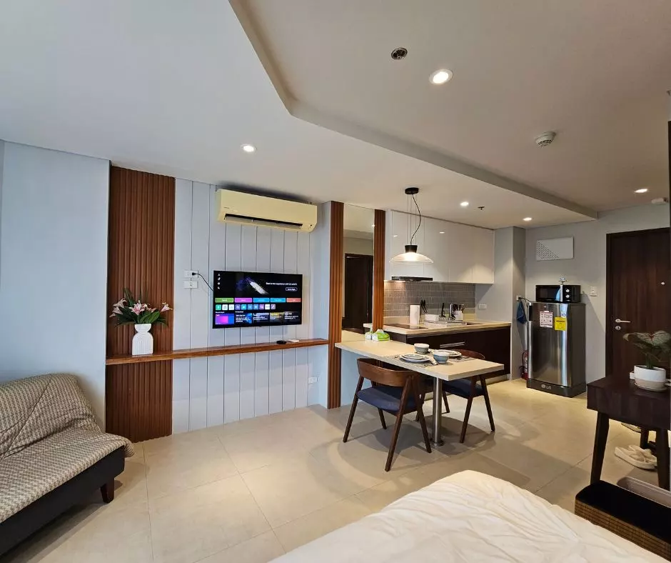 For Rent: Studio Condo with Balcony in Tambuli Seaside Living, Lapu-Lapu City — 30 sqm — Studio in Maribago, Mactan Island, Lapu-lapu — Photo 4