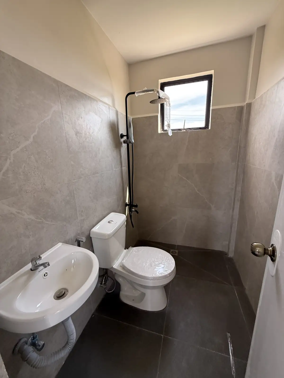 For Sale: 3BR House and Lot in Granada, Bacolod City — 140 sqm — House and Lot in Bacolod City, Negros Occidental, 6100 — Photo 5