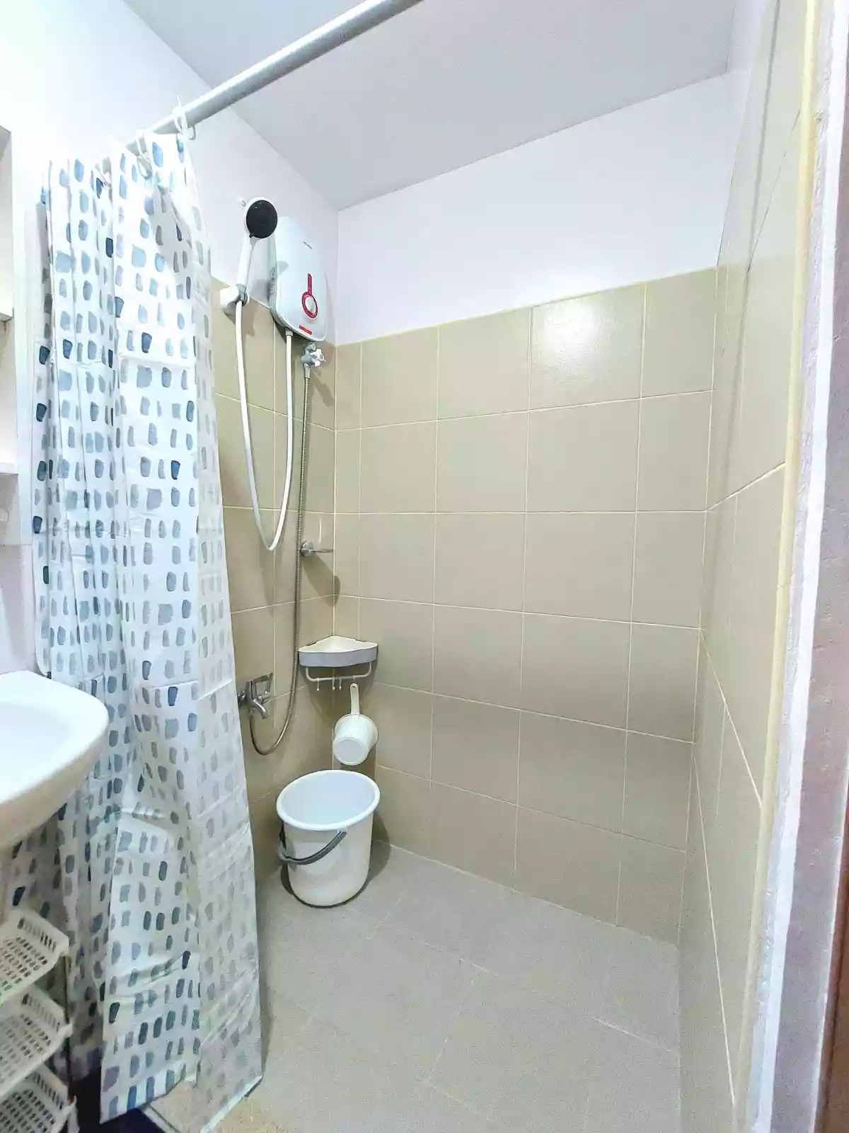 Open photo 12 of 18 — Cozy & Stylish Fully Furnished Studio with Smart TV & 100mbps Wi-Fi Ready