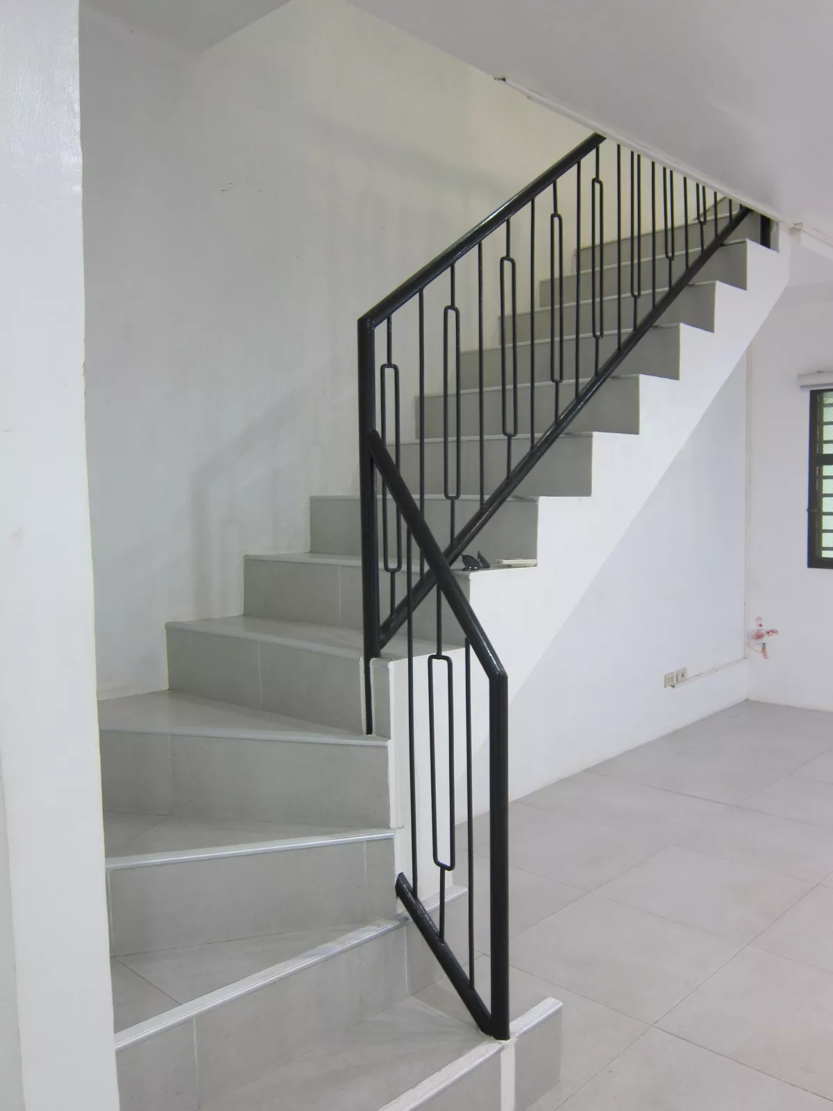 FOR SALE 2BR Townhouse Near Lapu-lapu City — 1 Parking, Aircon — Townhouse in Lapu-lapu City, Cebu, 6015 — Photo 3