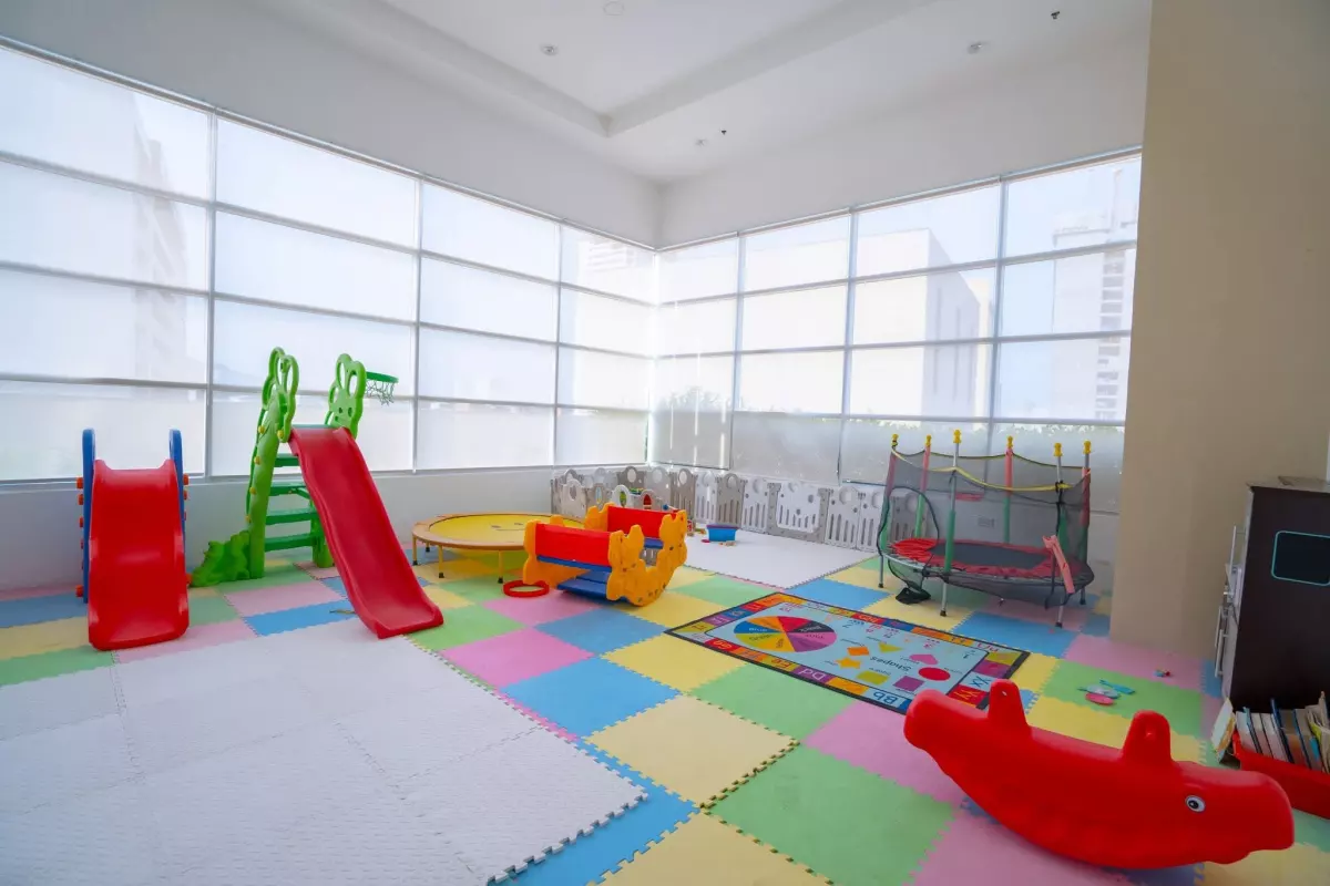 For Sale: Studio Condo Near Vicente Sotto Hospital, Cebu City — Balcony — Studio in Capitol Site, Cebu City, Cebu — Photo 6