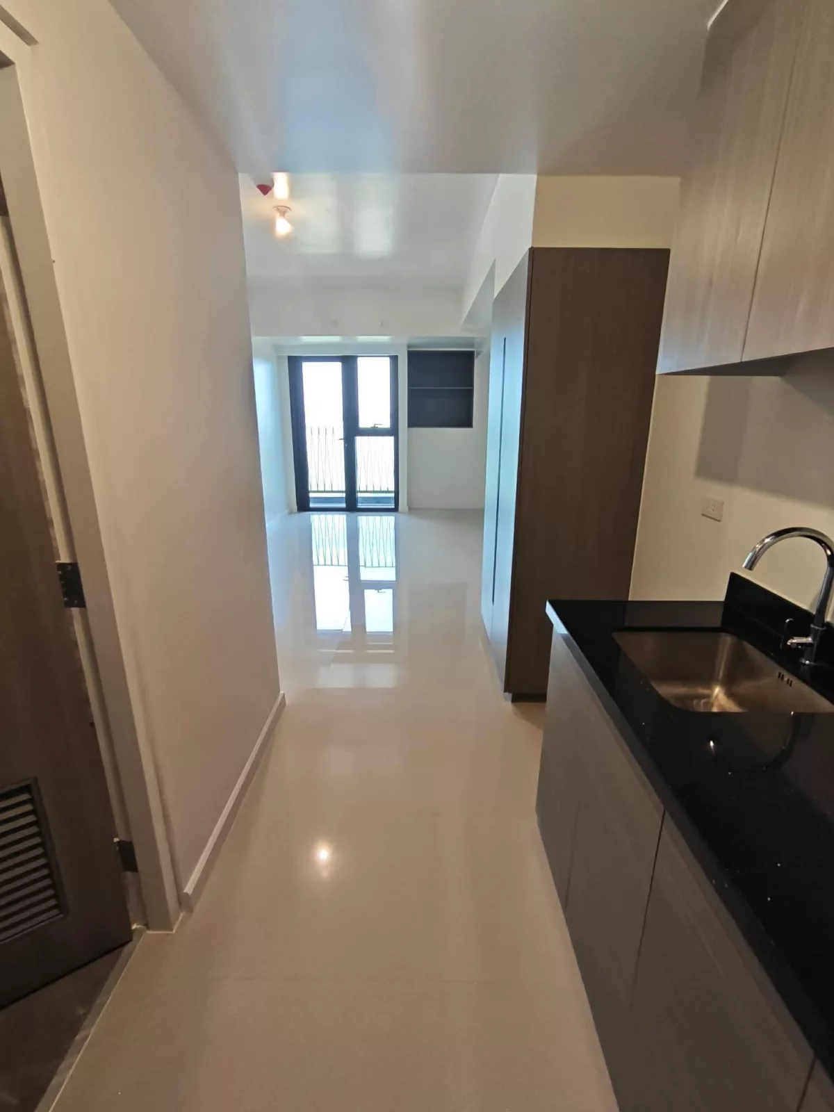 MANDANI BAY QUAY TOWER 2 STUDIO UNIT FOR SALE — Studio in Centro, Mandaue City, Cebu — Photo 2