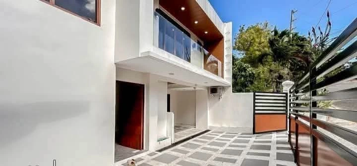 FOR SALE ELEGANT HOUSE AND LOT INSIDE AN EXCLUSIVE SUBDIVISION IN PACIFIC HEIGHTS, TALISAY CITY, CEBU — House and Lot in Talisay City, Cebu, 6045 — Photo 2