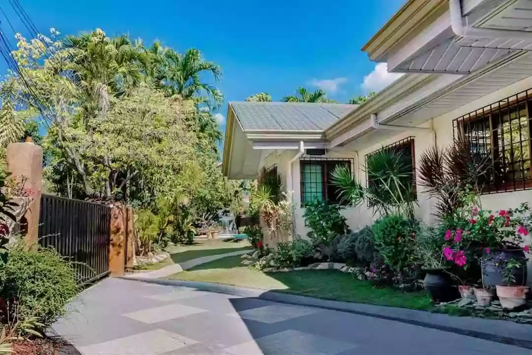 Bungalow House for Sale with Private Pool in Silverhills, Talamban, Cebu City — House and Lot in Talamban, Cebu City, Cebu — Photo 2